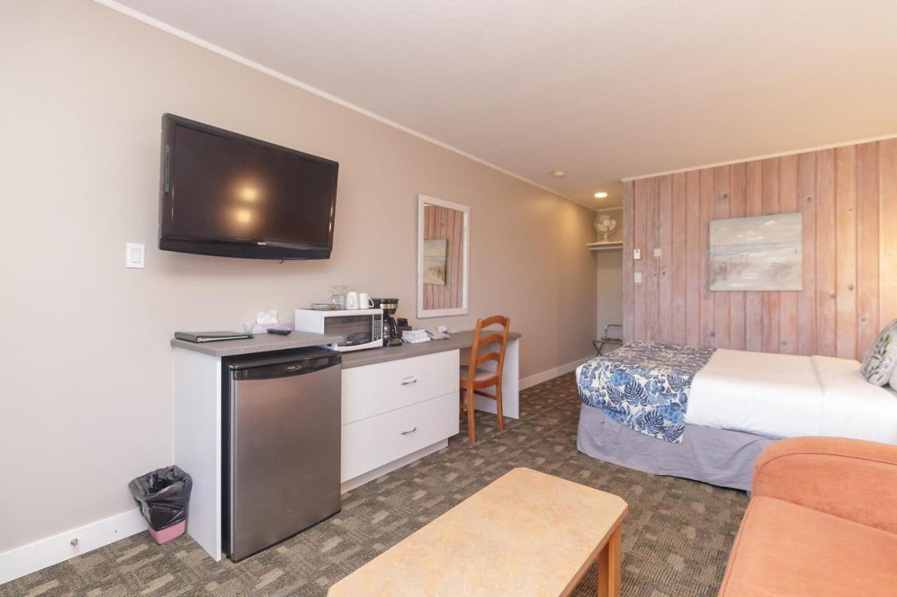 The Cedarwood Inn & Suites Sidney Exterior foto