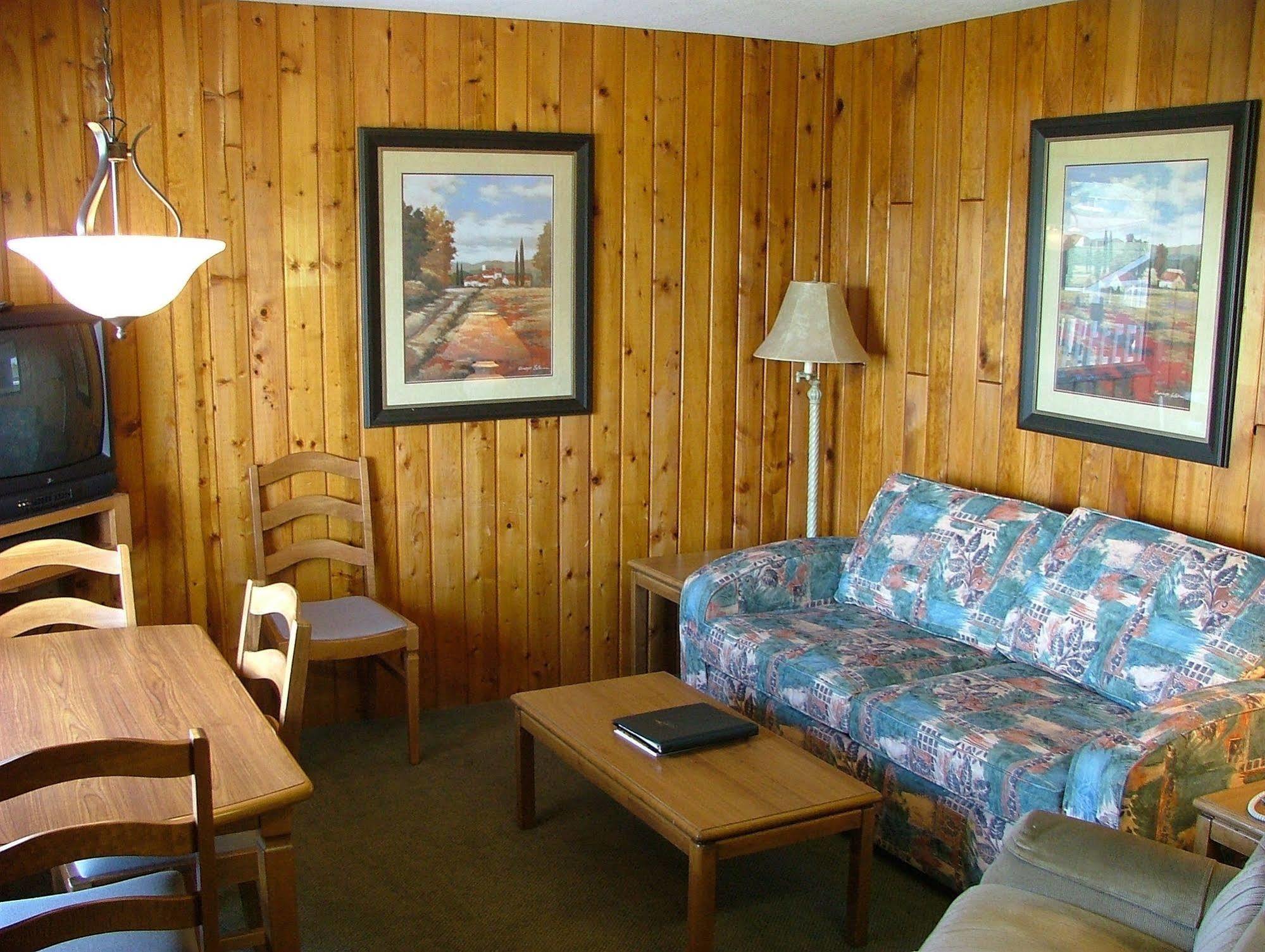The Cedarwood Inn & Suites Sidney Exterior foto