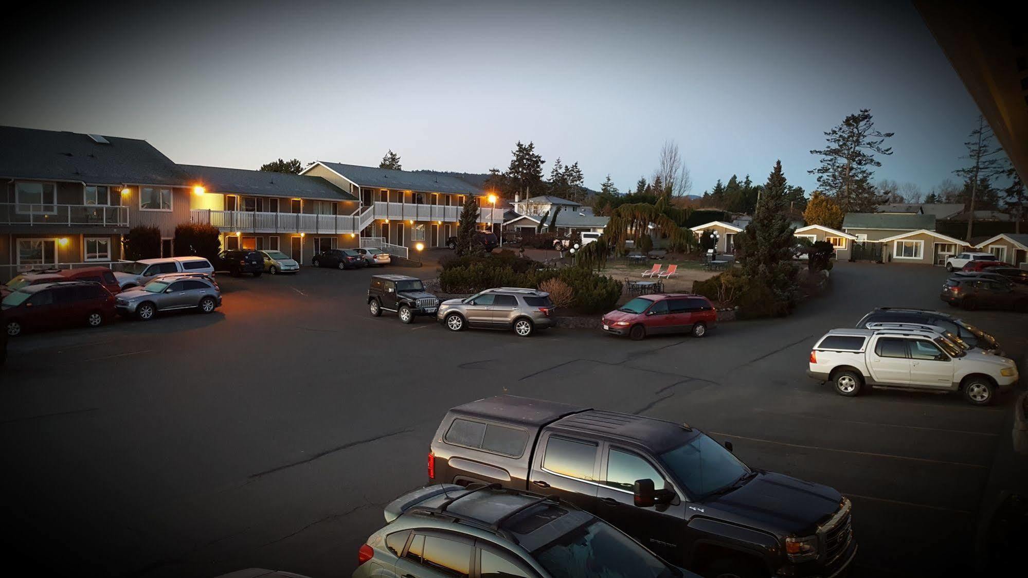 The Cedarwood Inn & Suites Sidney Exterior foto